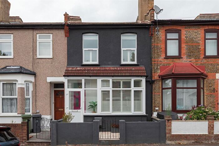 2 Bedroom House To Rent In Bunyan Road, Walthamstow, E17