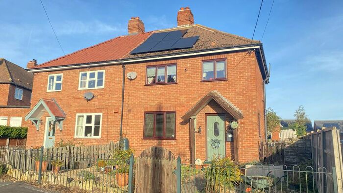 3 Bedroom Semi-Detached House For Sale In Pound Road, Martin, LN4