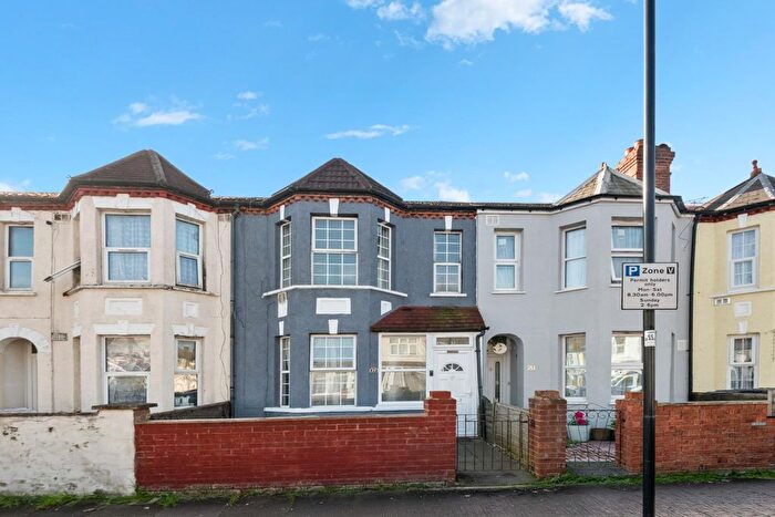 3 Bedroom Terraced House For Sale In Queens Road, Southall, UB2