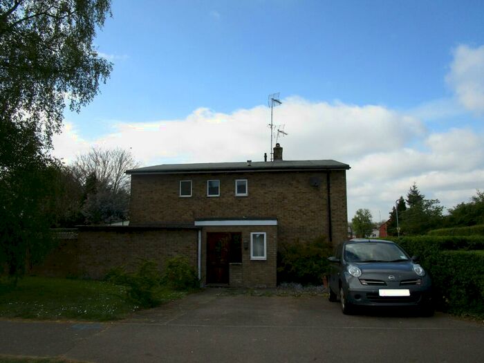 3 Bedroom House To Rent In Oak Grove, Hatfield, AL10