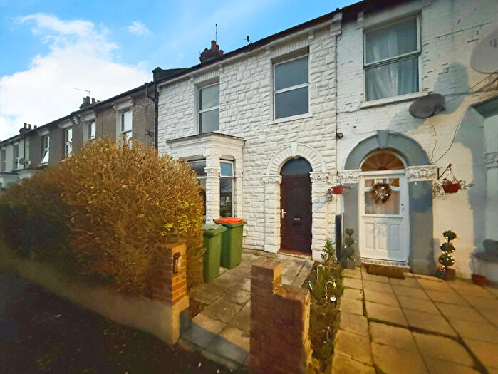 4 Bedroom Terraced House To Rent In Carlyle Road, Manor Park, East Ham, London, E12