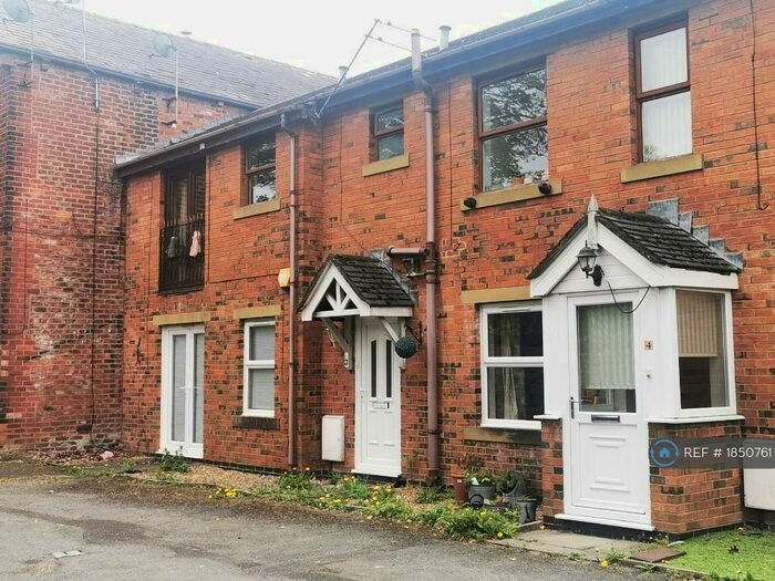 1 Bedroom Flat To Rent In Lynwood House, Hyde, SK14