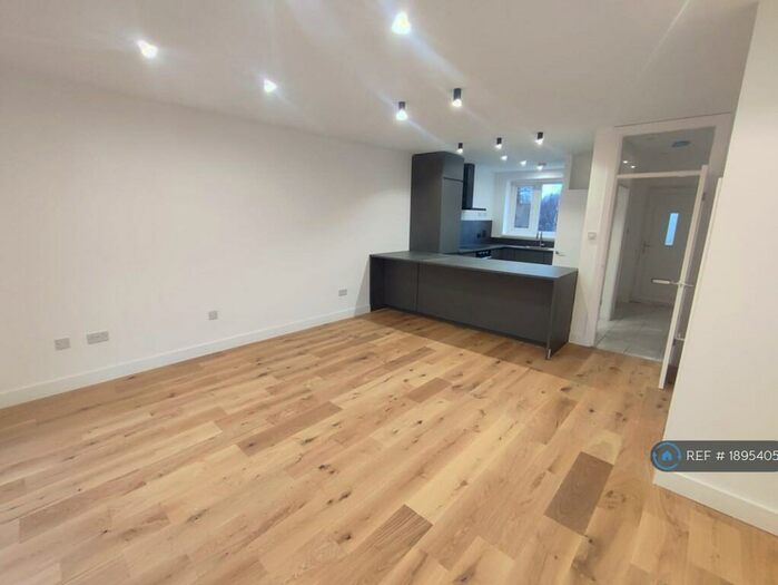 3 Bedroom Semi-Detached House To Rent In Dalton Street, Manchester, M40