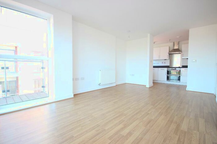 2 Bedroom Flat To Rent In Chancellor Way, Dagenham, RM8