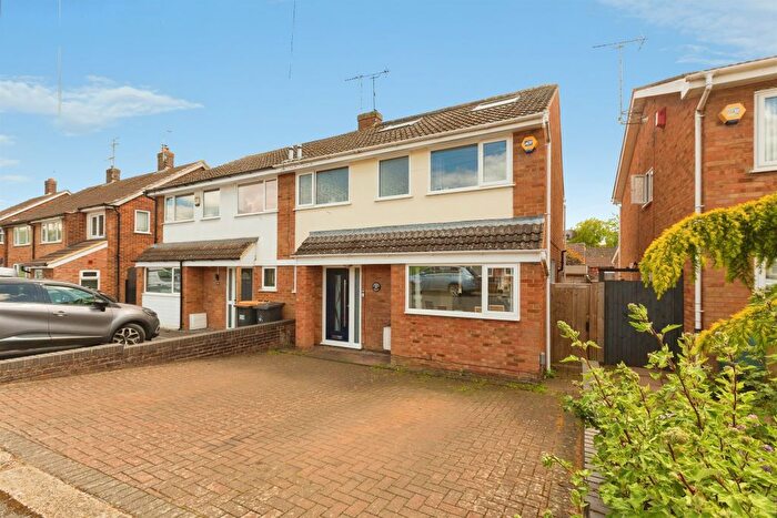 4 Bedroom Semi-Detached House For Sale In Brooklands Drive, Leighton Buzzard, LU7