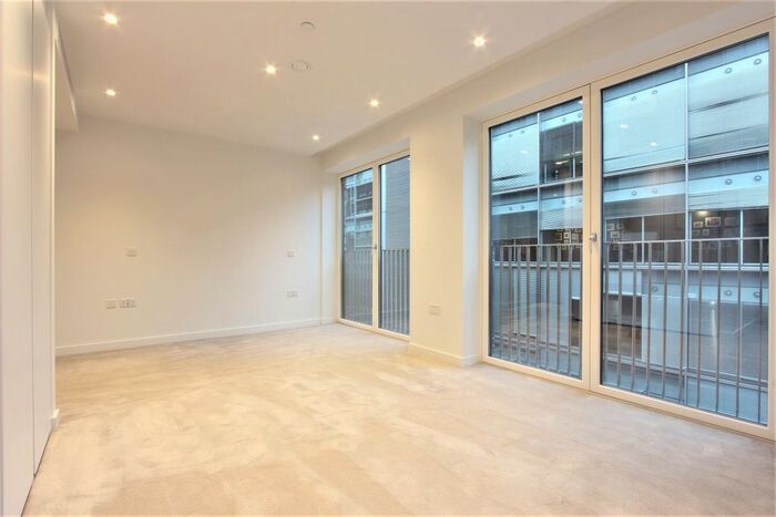 3 Bedroom Flat To Rent In Greenford House, 2 Jubilee Walk, London WC1X