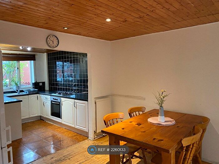 4 Bedroom Semi-Detached House To Rent In Kimberley Walk, Manchester, M15