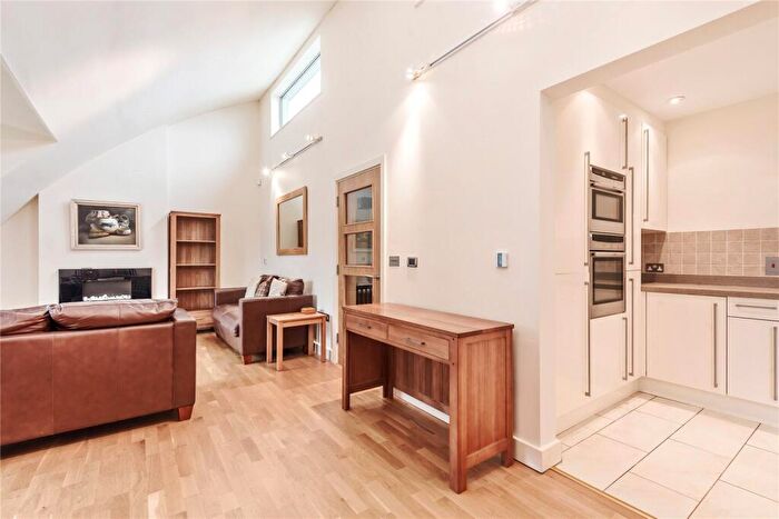 2 Bedroom Apartment To Rent In Breeches End, Cumnor Hill, OX2