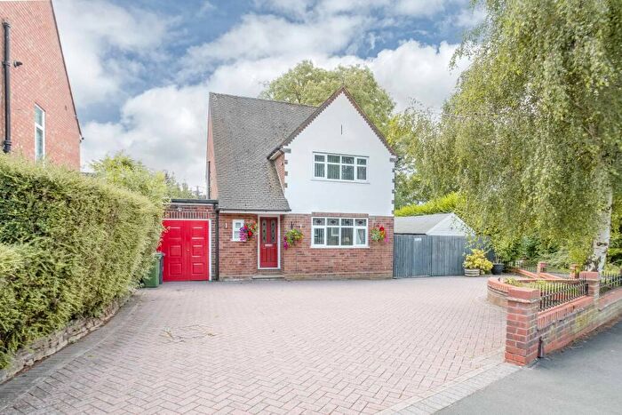 4 Bedroom Detached House For Sale In Oakenshaw Road, Redditch, Worcestershire, B98