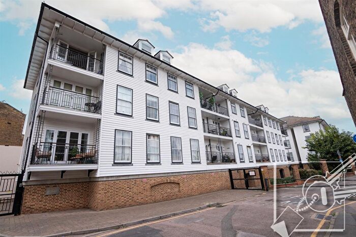 2 Bedroom Flat For Sale In Commercial Place, Gravesend, DA12