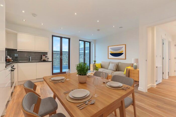 3 Bedroom Flat To Rent In Rye Lane, London, SE15