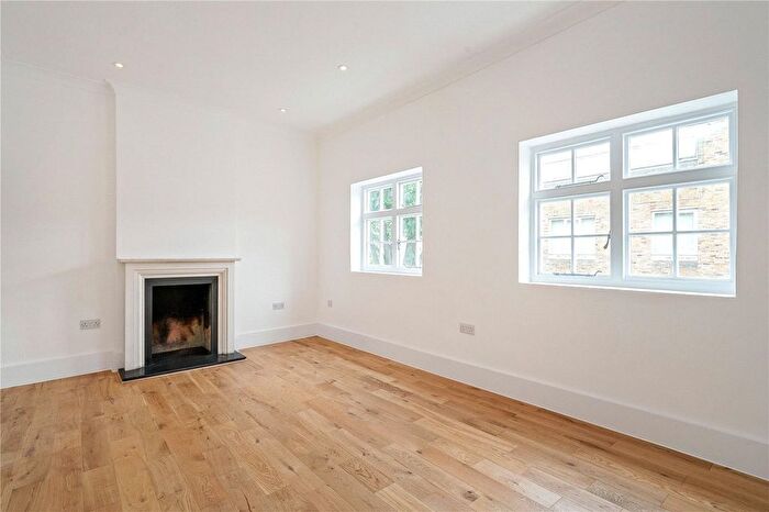 2 Bedroom End Of Terrace House To Rent In Allingham Street, Islington, Angel, London, N1