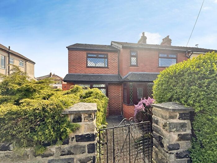 4 Bedroom Semi-Detached House For Sale In Vesper Walk, Leeds, LS5
