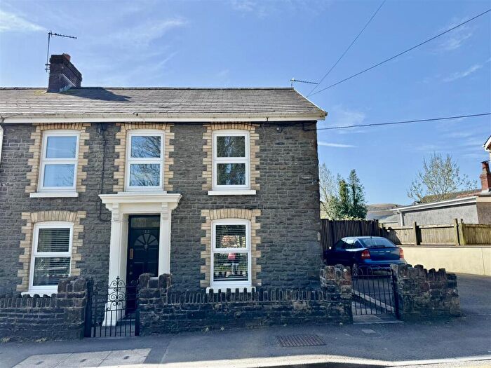 4 Bedroom End Of Terrace House For Sale In Cwmamman Road, Glanamman, Ammanford, SA18
