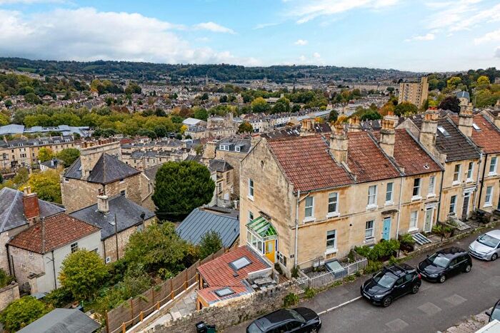 3 Bedroom Maisonette For Sale In Chilton Road, Bath, BA1