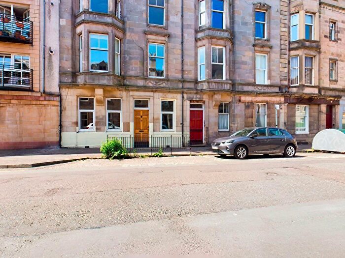 3 Bedroom Flat To Rent In Blackwood Crescent, Newington, Edinburgh, EH9