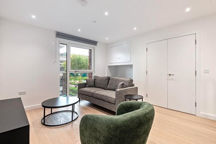 2 Bedroom Flat To Rent In Quest House, Escapade Place, Blackwall, E14