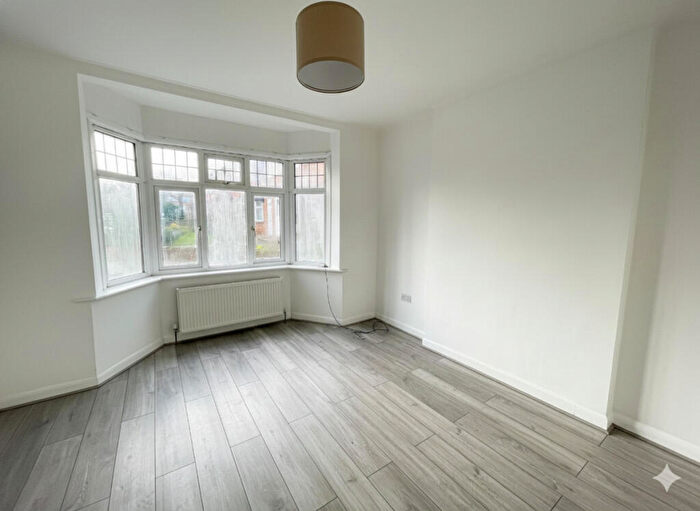 2 Bedroom Maisonette To Rent In Orchid Road, London, N14