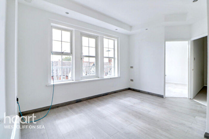 2 Bedroom Flat For Sale In Hamlet Court Road, Westcliff-On-Sea, SS0