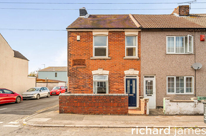 2 Bedroom End Of Terrace House For Sale In Turner Street, Kingshill, Swindon, SN1