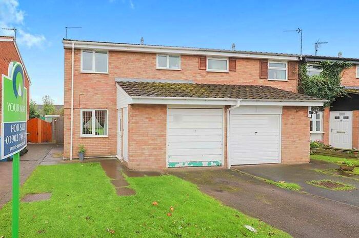 3 Bedroom Semi-Detached House To Rent In Severn Drive, Wolverhampton, West Midlands, WV6