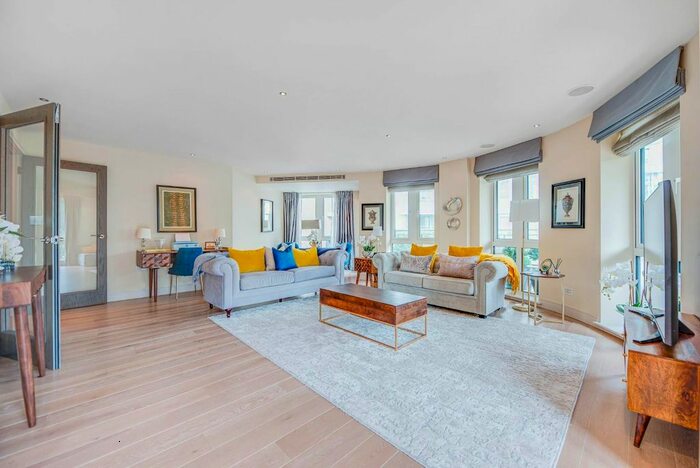 3 Bedroom Flat To Rent In Doulton House, Chelsea Creek, SW6