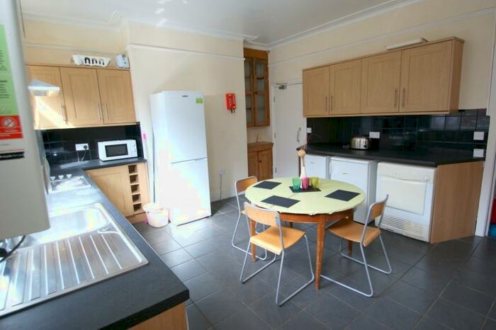 6 Bedroom Terraced House To Rent In Burchett Grove, Woodhouse, Leeds, LS6