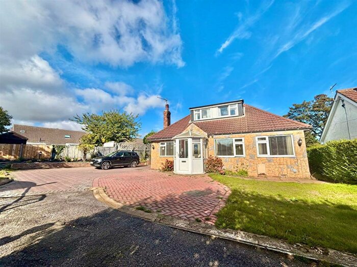 3 Bedroom Detached Bungalow For Sale In Carrington Avenue, Hornsea, HU18