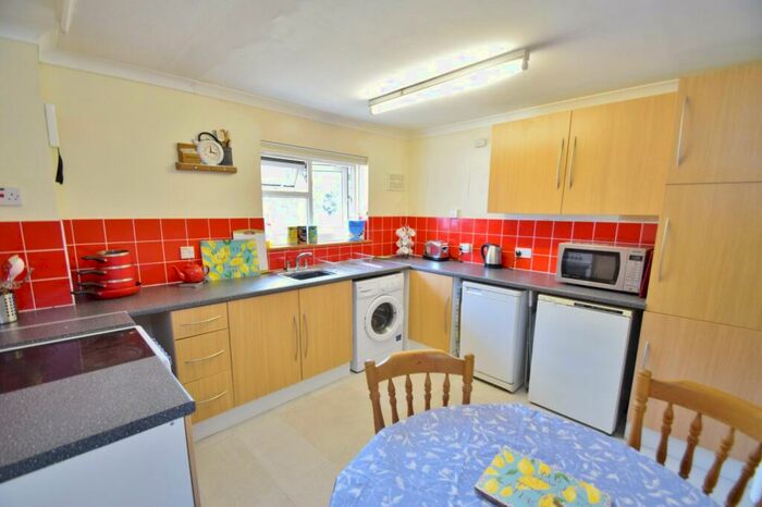 3 Bedroom Flat To Rent In Stanmore, SO22