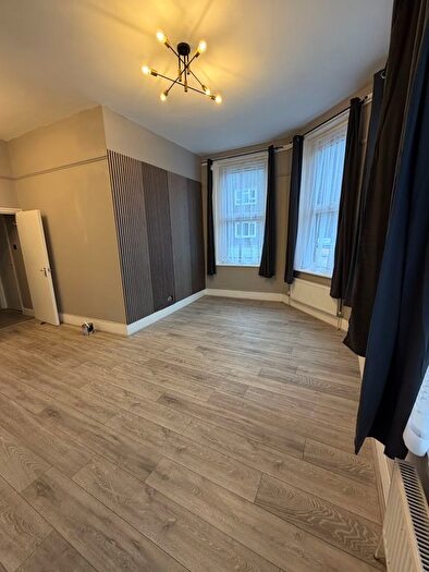 2 Bedroom Flat To Rent In Cricklewood Broadway, London, NW2