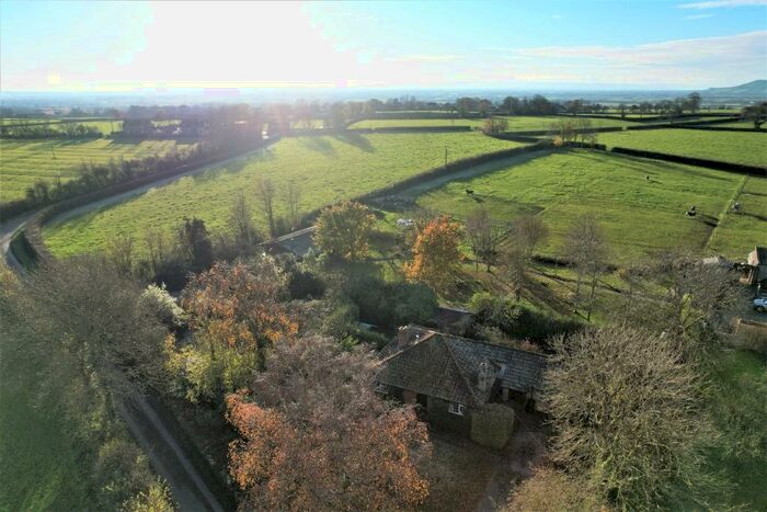 4 Bedroom Bungalow For Sale In Sparrow Hill, BS26