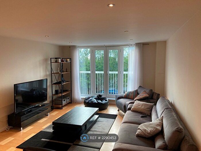 2 Bedroom Flat To Rent In Shore Point, Buckhurst Hill, IG9
