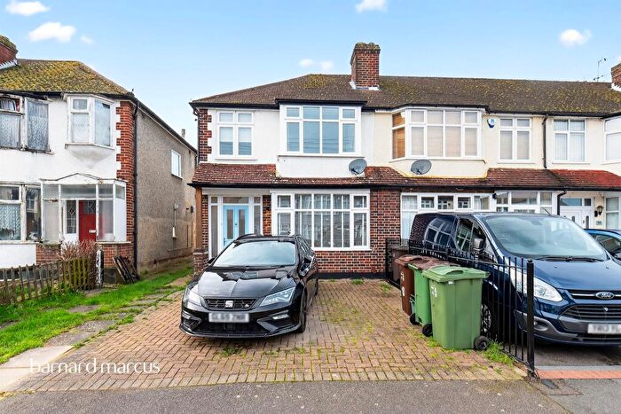 3 Bedroom End Of Terrace House For Sale In St. Margarets Avenue, Cheam, Sutton, SM3