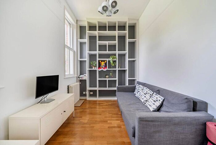 1 Bedroom Flat For Sale In Mapesbury Road, Mapesbury Estate, London, NW2