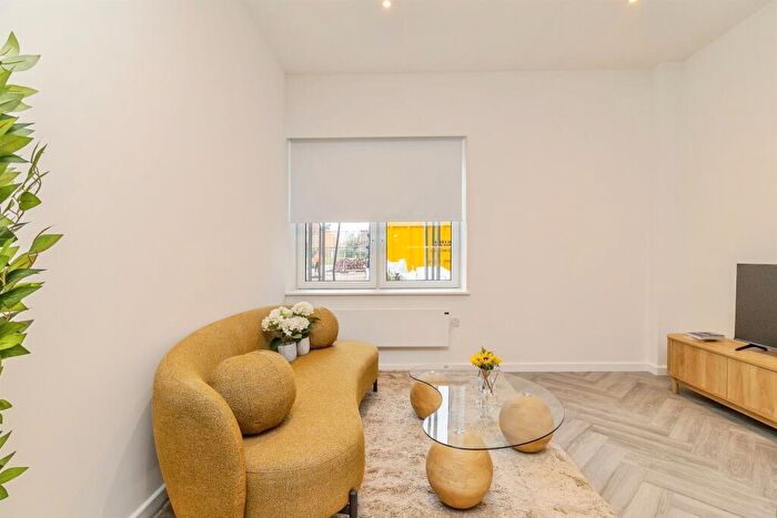2 Bedroom Apartment For Sale In Caldecotte Lake Drive, Caldecotte, Milton Keynes, MK7