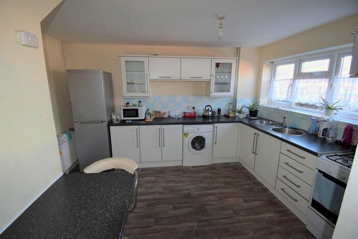 3 Bedroom Flat To Rent In Wessex Way, Maidenhead, SL6