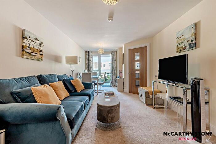 1 Bedroom Flat For Sale In Horizons, Churchfield Road, Poole, BH15