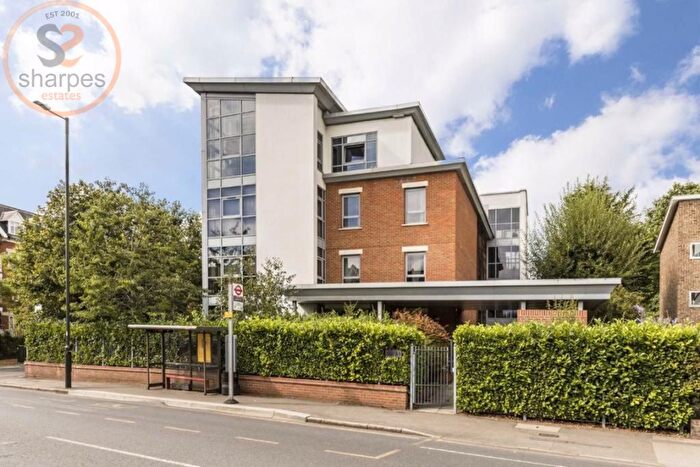2 Bedroom Flat For Sale In Worple Road, London, SW19