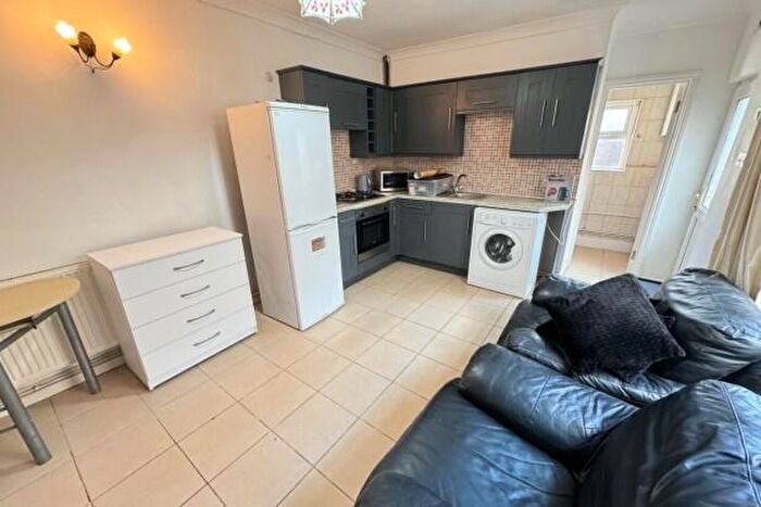 2 Bedroom Flat To Rent In North Road Cardiff, CF10