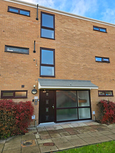 2 Bedroom Flat To Rent In Plumley Close, Chester, Cheshire, CH3