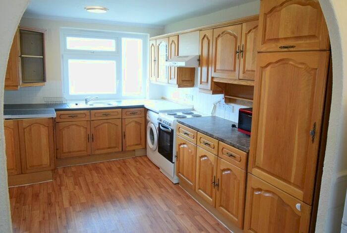 3 Bedroom Maisonette To Rent In Creswick Walk, Bow, E3