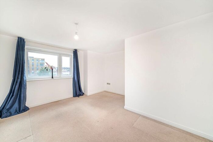 1 Bedroom Flat To Rent In Singapore Road, West Ealing, W13