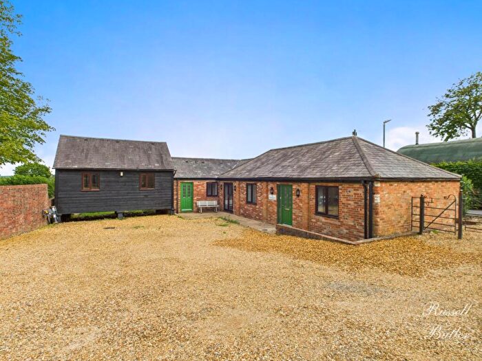 3 Bedroom Barn Conversion To Rent In Gawcott Road, Buckingham, MK18
