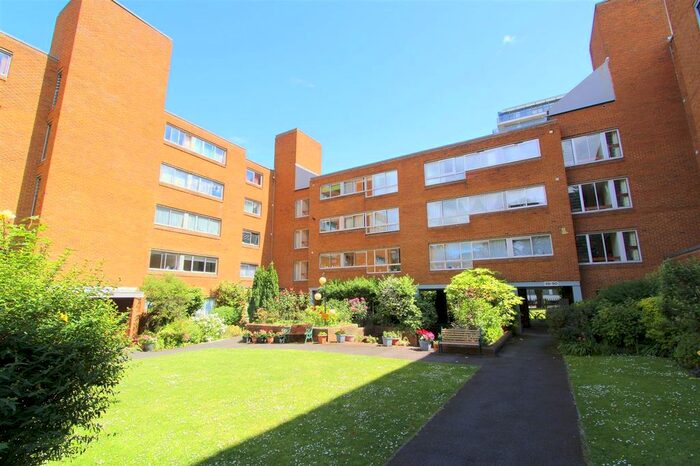 2 Bedroom Flat To Rent In Homefield Park, Sutton, SM1