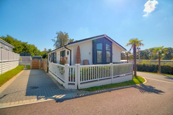2 Bedroom Mobile/park Home For Sale In Biddenden, Ashford, TN27