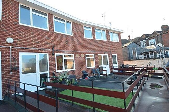 3 Bedroom Maisonette To Rent In Bedroom Maisonette St Floor In Godalming, GU7