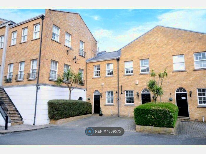 2 Bedroom Terraced House To Rent In Sophia Square, London, SE16