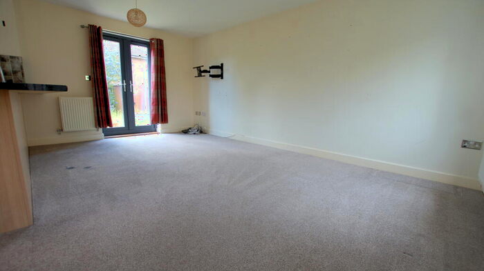 3 Bedroom Semi-Detached House To Rent In Griffiths Avenue, GL51