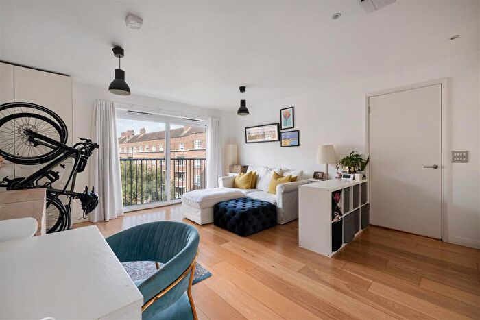 2 Bedroom Flat For Sale In Cresset Road, Homerton, E9