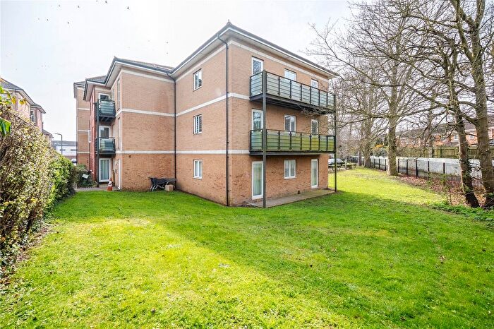 2 Bedroom Flat For Sale In The Parklands, Dunstable, Bedfordshire, LU5